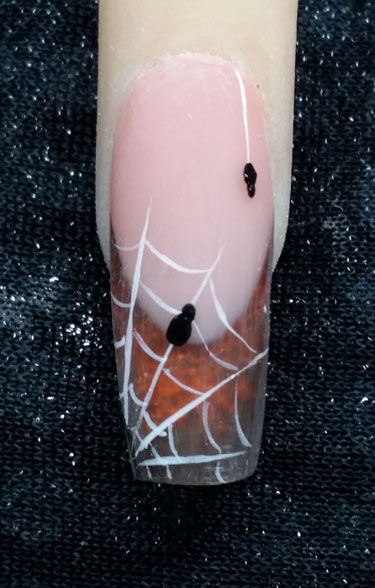 Nailart mit Acrylfarbe malen