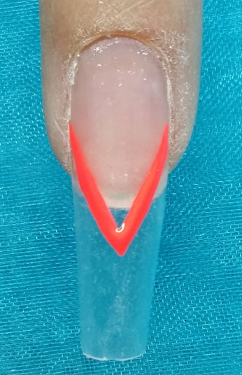 Nagelspitze mit Farbgel malen