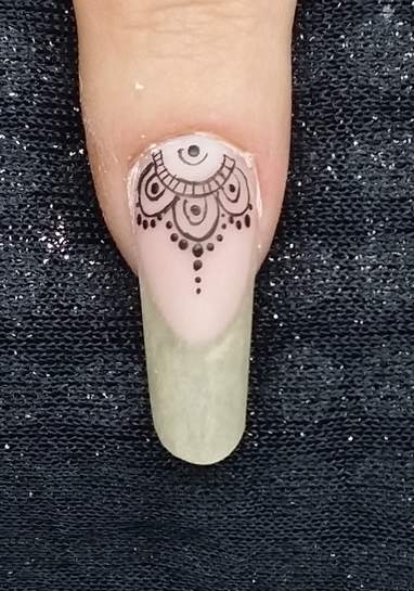 Nailart mit Acrylfarbe malen