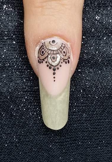 Nailart mit Acrylfarbe malen